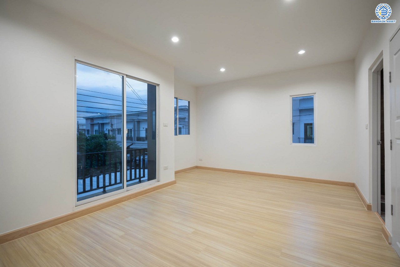 บ้านมือสองตกแต่งใหม่ โครงการ พลีโน่ รัตนาธิเบศร์-ชัยพฤกษ์ คุณภาพแบรนด์ AP ทาวน์เฮ้าส์หลังมุม เนื้อที่ 40.8 ตร.ว. ฟังก์ชัน 3 ห้องนอน 2 ห้องน้ำ 2 ที่จอดรถ ติดถนนเมน พร้อมเข้าอยู่ เชื่อมต่อหลายเส้นทาง ใกล้รถไฟฟ้าสายสีม่วง "สถานีบางพลู" และเซ็นทรัลเวสต์เกต